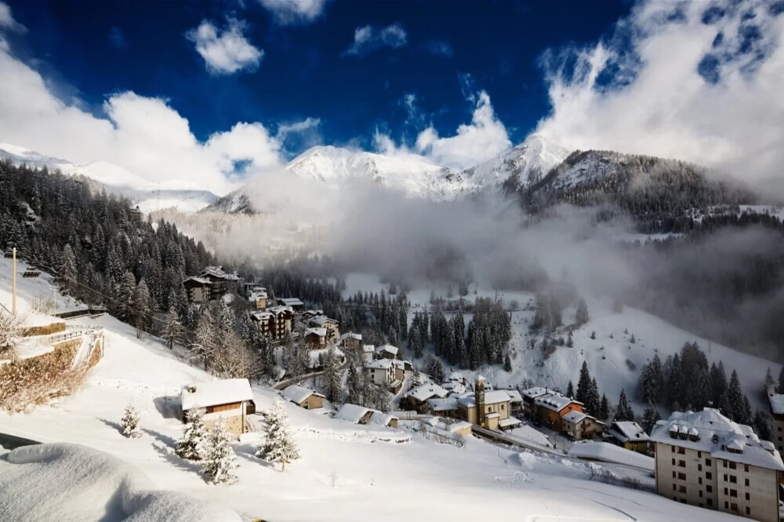 La valle nella nebbia, vista dall'alto