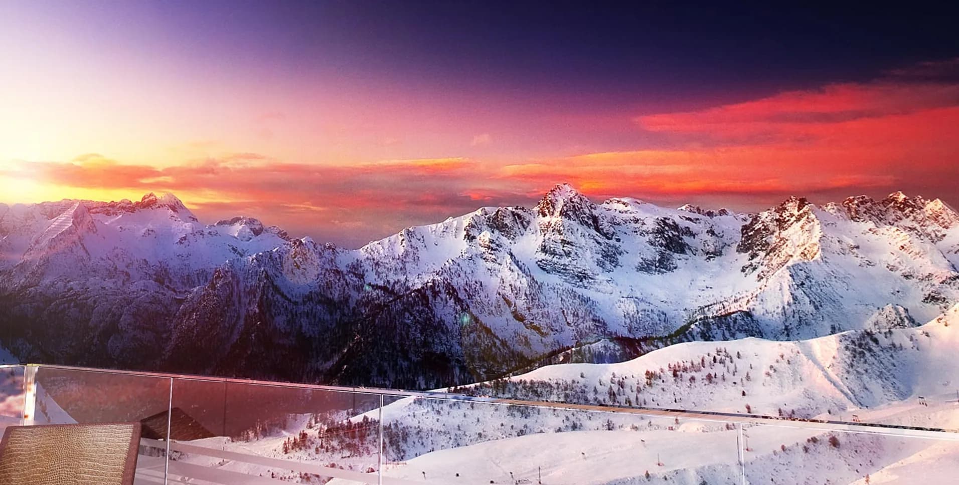 L'alba rosa sulle creste, vista dalla terrazza in quota